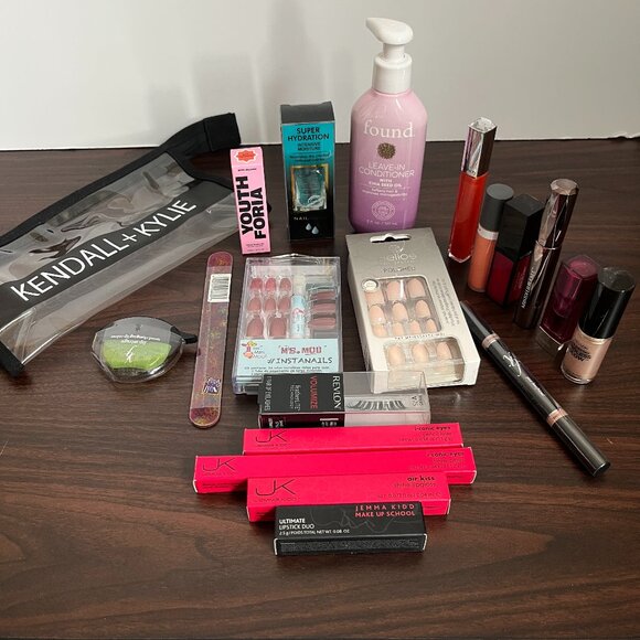 Beauty Bundle Youth Foria Nails Lashes Revlon Almay Lip Gloss Brow Lip Gloss - Picture 1 of 4